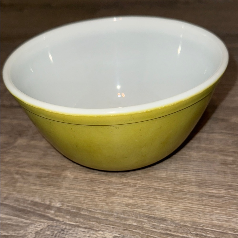 Vintage Pyrex Verde 1.5 Quart Nesting Bowl - Picture 3 of 10